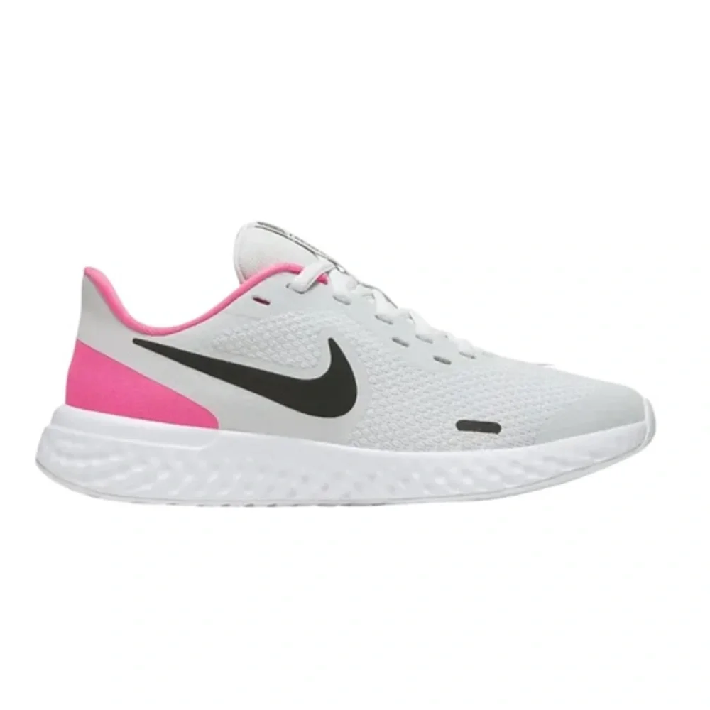 NIKE REVOLUTION 5 (GS) IN DUST/BLACK+ HYPER PINK